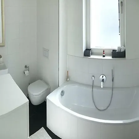 Apartment Luxuriose In Stadtvilla Dusseldorf